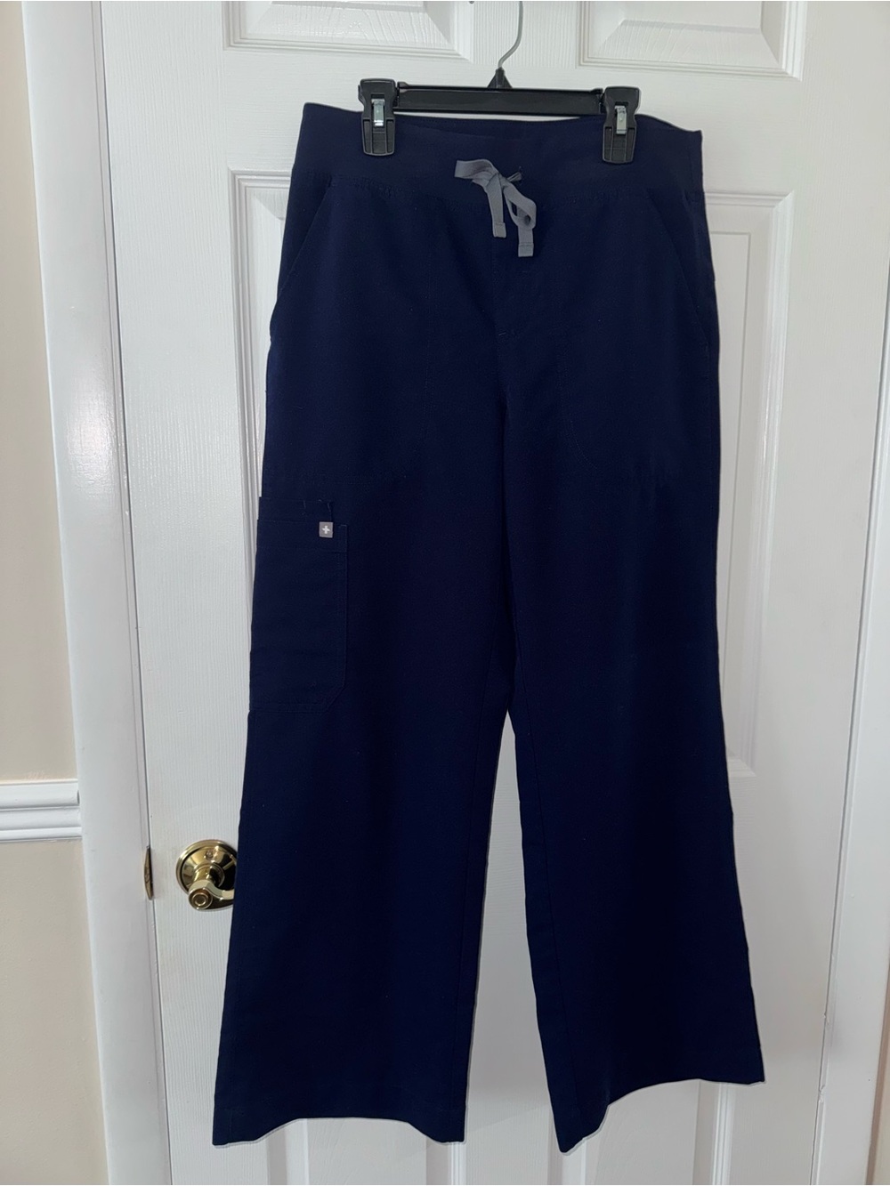 FIGS Isabel High-Rise Wide-Leg Scrub Pant - Picture 7 of 11